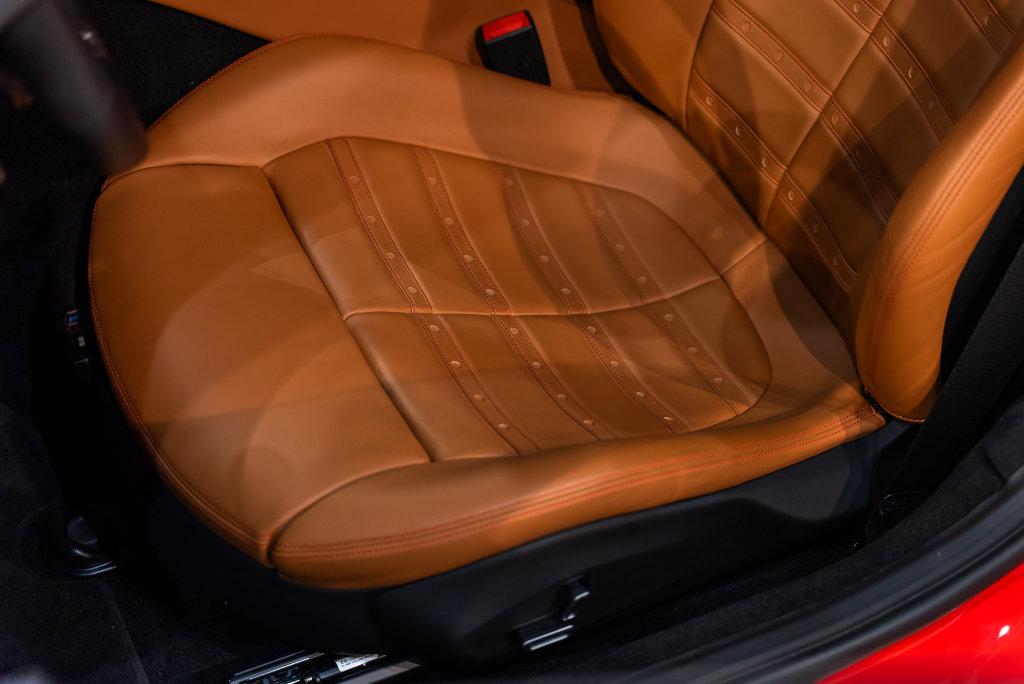 http://www.koenigseggchicago.com/galleria_images/198/198_p51_l.jpg