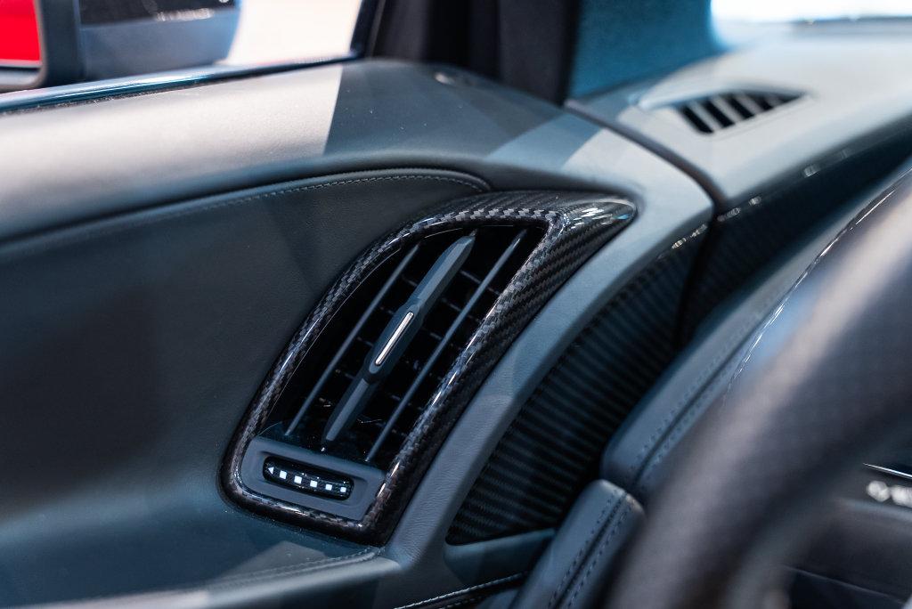 http://www.koenigseggchicago.com/galleria_images/199/199_p31_l.jpg