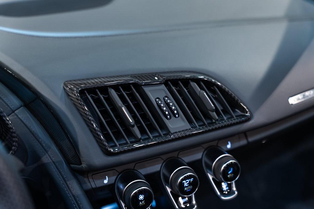 http://www.koenigseggchicago.com/galleria_images/199/199_p32_l.jpg