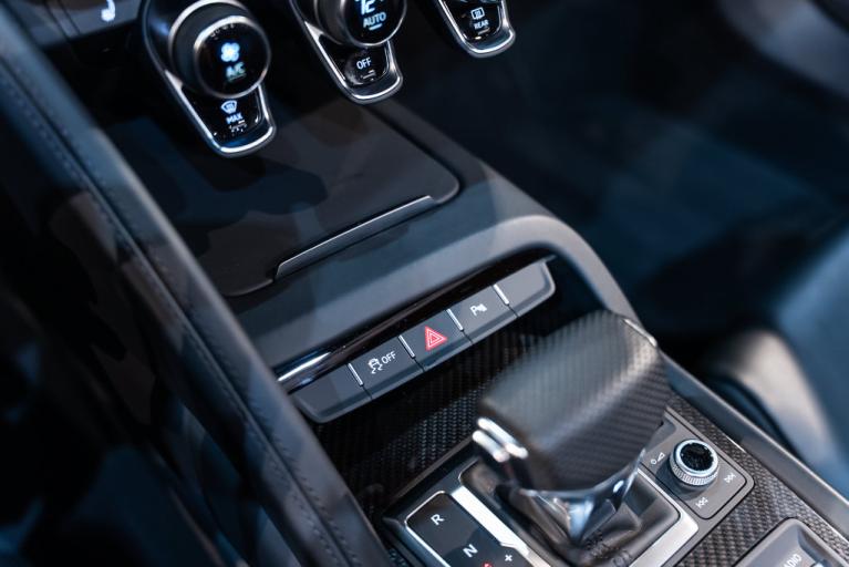 http://www.koenigseggchicago.com/galleria_images/199/199_p36_f.jpg