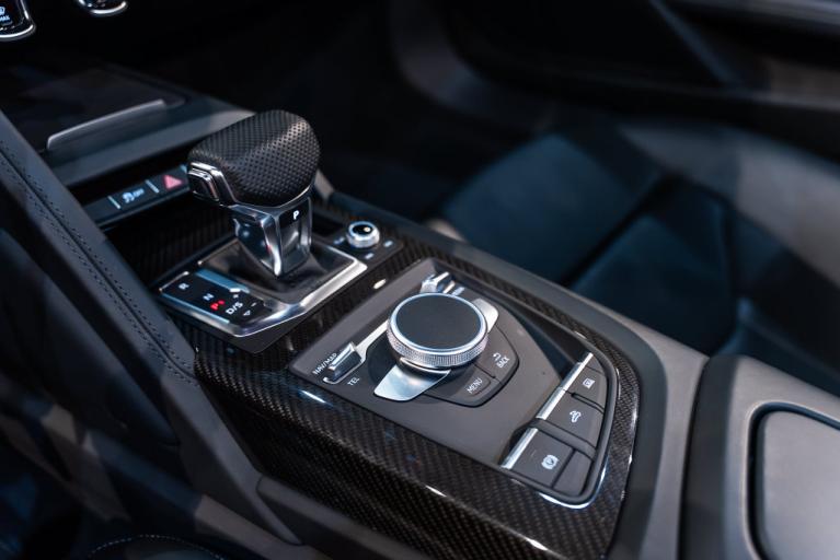 http://www.koenigseggchicago.com/galleria_images/199/199_p37_f.jpg