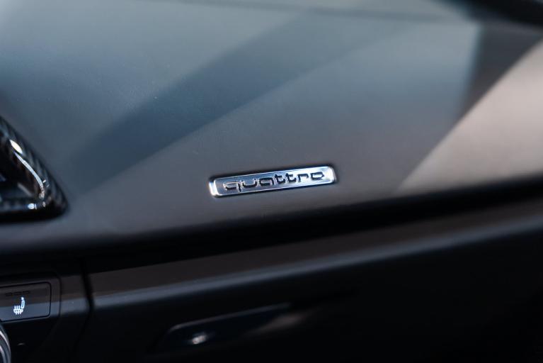 http://www.koenigseggchicago.com/galleria_images/199/199_p41_f.jpg