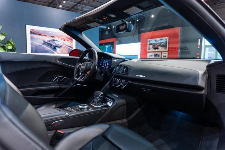 http://www.koenigseggchicago.com/galleria_images/199/199_p42_f.jpg