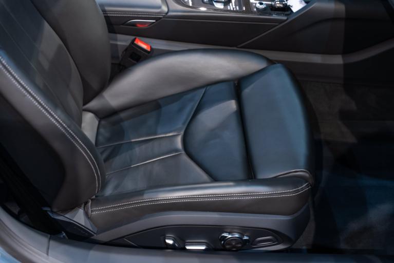 http://www.koenigseggchicago.com/galleria_images/199/199_p43_f.jpg