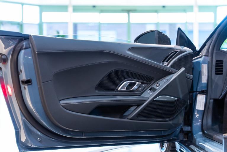 http://www.koenigseggchicago.com/galleria_images/199/199_p46_f.jpg