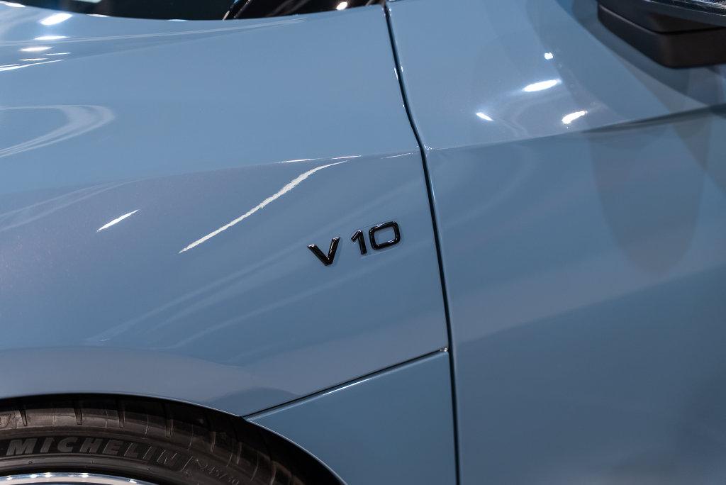 http://www.koenigseggchicago.com/galleria_images/199/199_p4_l.jpg
