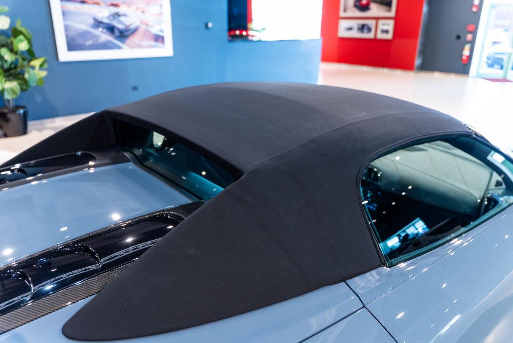 http://www.koenigseggchicago.com/galleria_images/199/199_p52_l.jpg