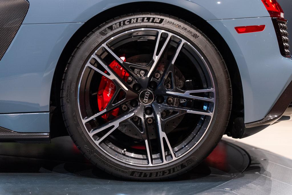 http://www.koenigseggchicago.com/galleria_images/199/199_p6_l.jpg