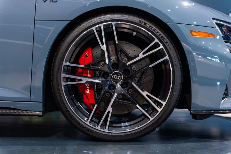 http://www.koenigseggchicago.com/galleria_images/199/199_p7_f.jpg