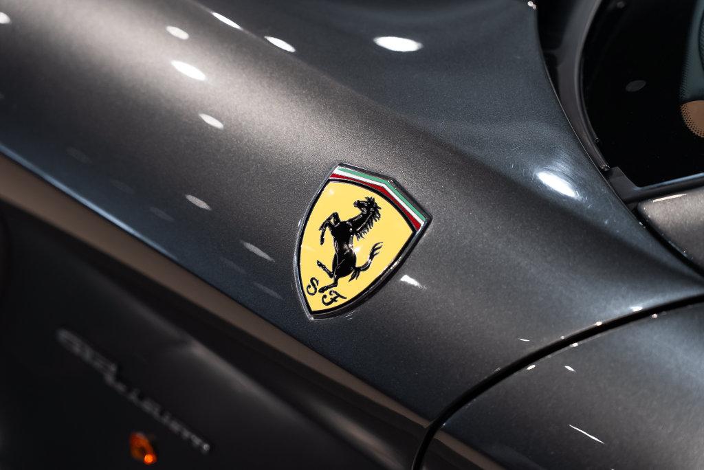 http://www.koenigseggchicago.com/galleria_images/201/201_p12_l.jpg