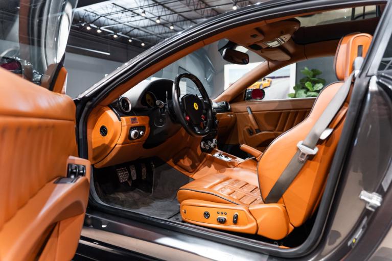 http://www.koenigseggchicago.com/galleria_images/201/201_p31_f.jpg