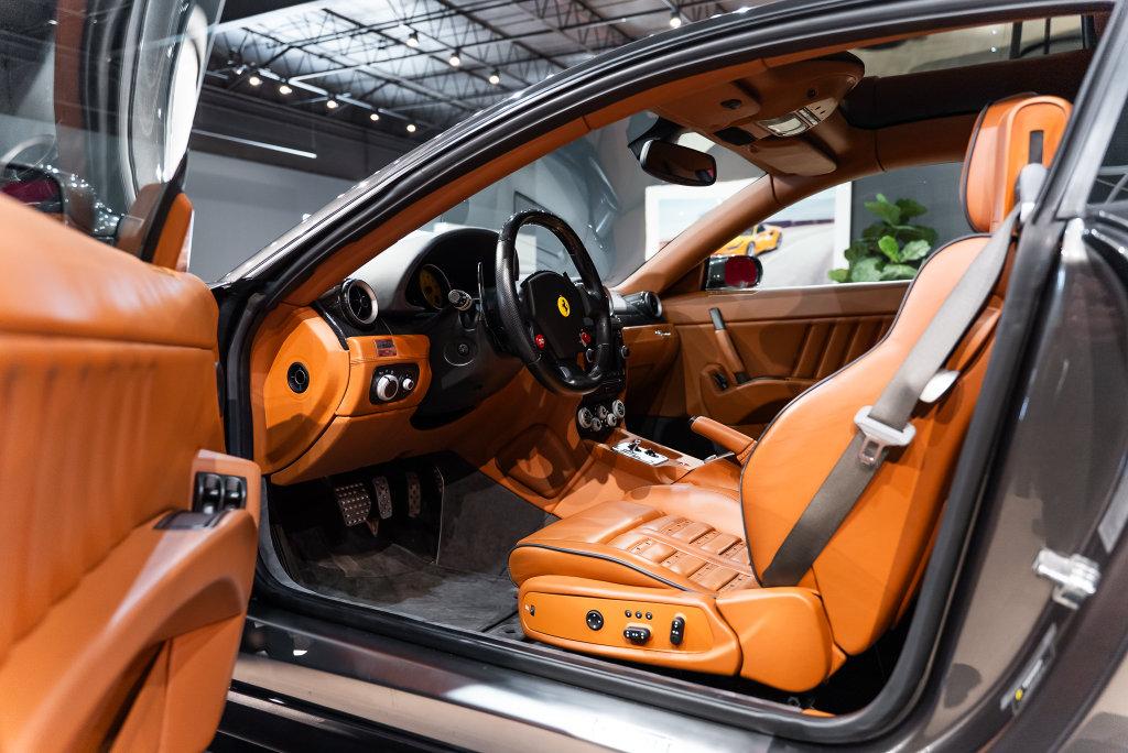 http://www.koenigseggchicago.com/galleria_images/201/201_p31_l.jpg