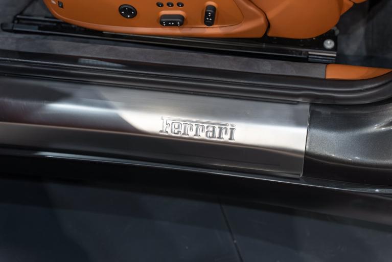 http://www.koenigseggchicago.com/galleria_images/201/201_p34_f.jpg