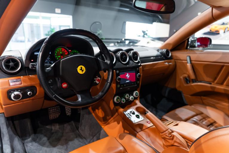 http://www.koenigseggchicago.com/galleria_images/201/201_p37_f.jpg