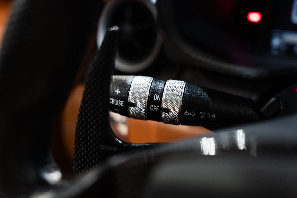 http://www.koenigseggchicago.com/galleria_images/201/201_p44_l.jpg