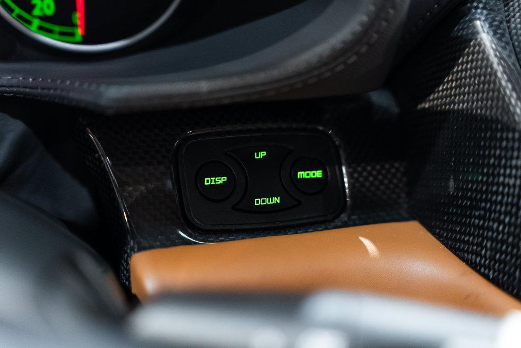 http://www.koenigseggchicago.com/galleria_images/201/201_p50_l.jpg