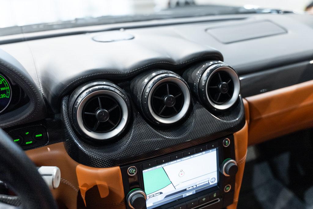 http://www.koenigseggchicago.com/galleria_images/201/201_p52_l.jpg