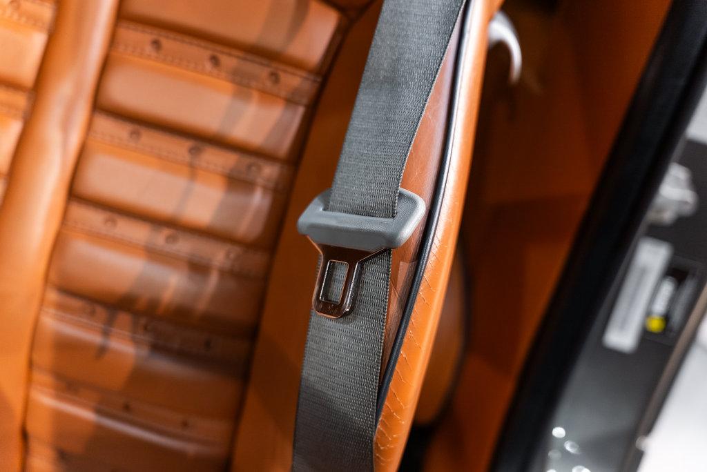 http://www.koenigseggchicago.com/galleria_images/201/201_p60_l.jpg