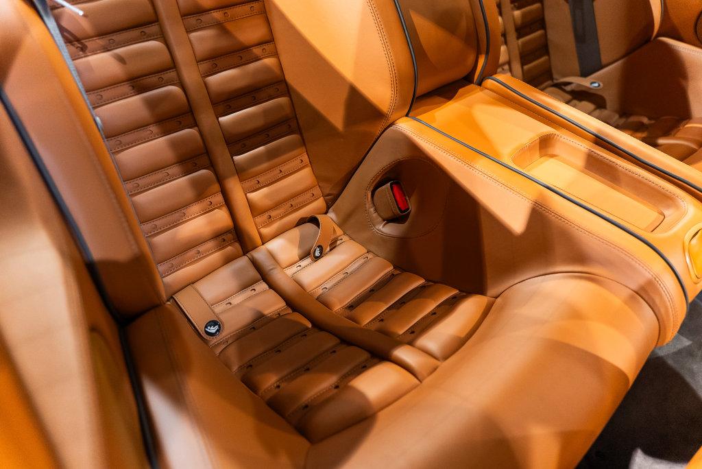 http://www.koenigseggchicago.com/galleria_images/201/201_p64_l.jpg