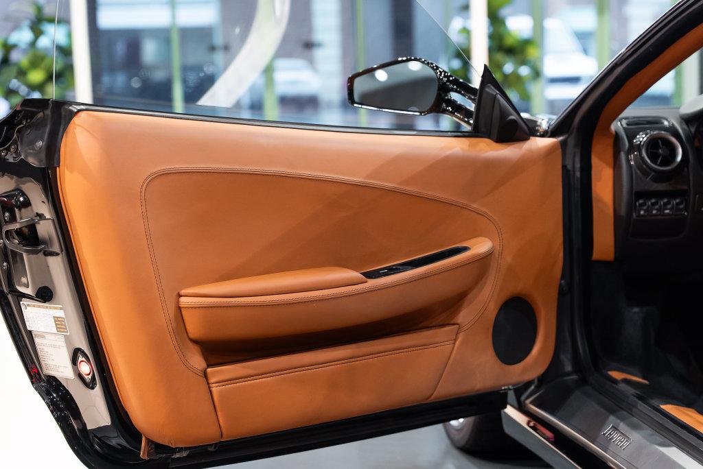 http://www.koenigseggchicago.com/galleria_images/203/203_p24_l.jpg