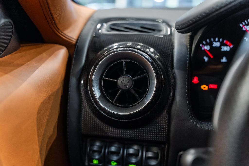 http://www.koenigseggchicago.com/galleria_images/203/203_p39_l.jpg