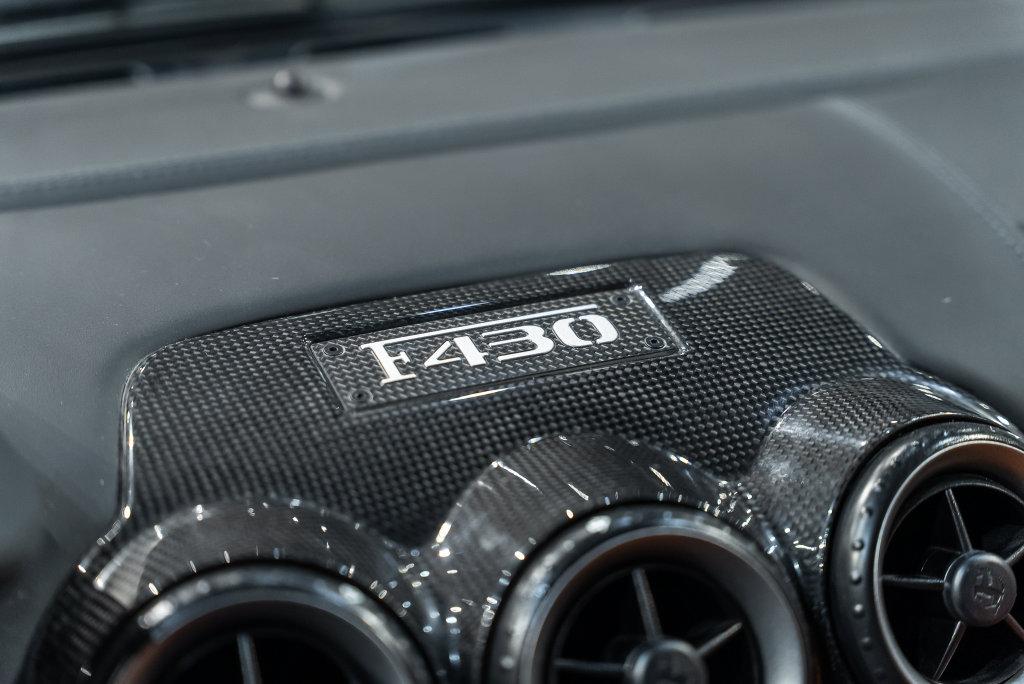 http://www.koenigseggchicago.com/galleria_images/203/203_p41_l.jpg