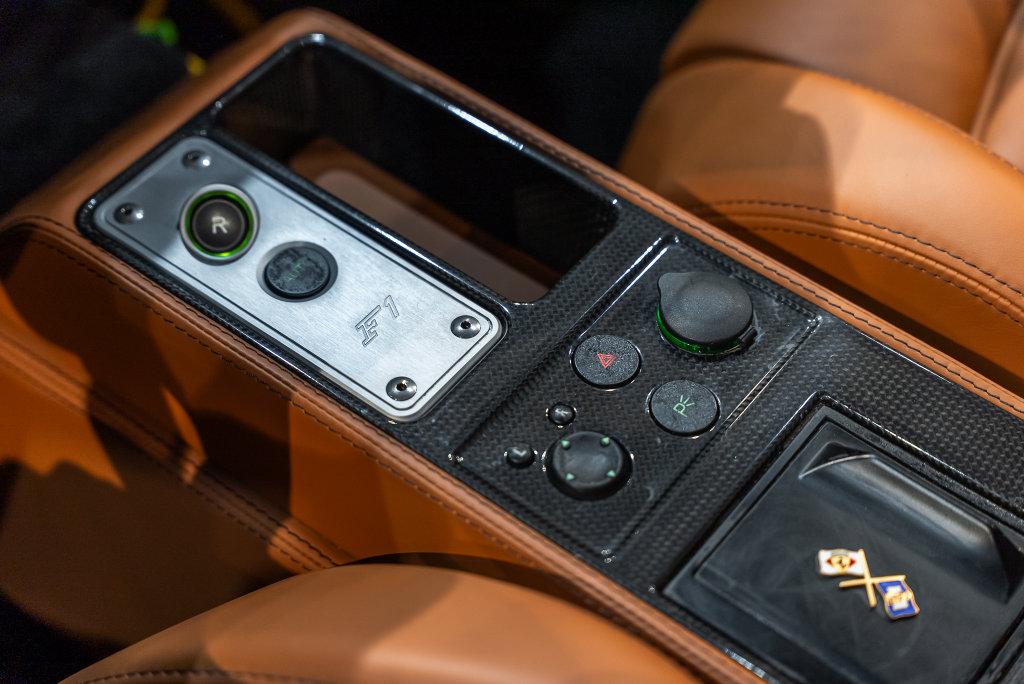 http://www.koenigseggchicago.com/galleria_images/203/203_p46_l.jpg