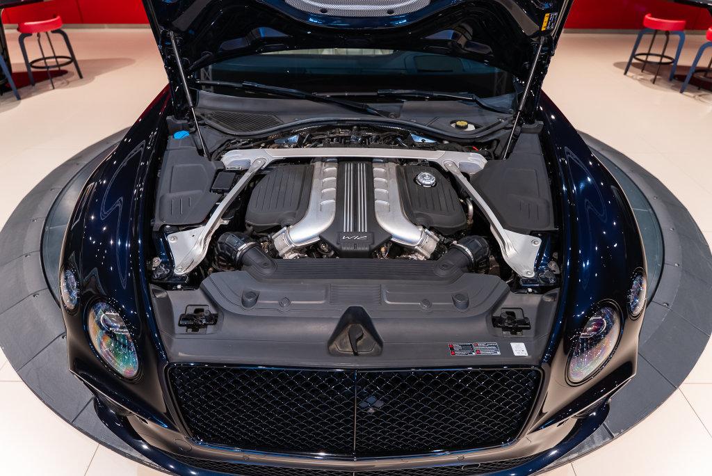 http://www.koenigseggchicago.com/galleria_images/204/204_p12_l.jpg