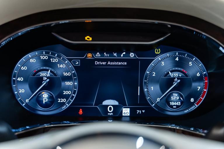 http://www.koenigseggchicago.com/galleria_images/204/204_p22_f.jpg