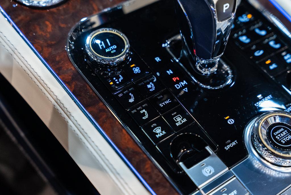 http://www.koenigseggchicago.com/galleria_images/204/204_p32_l.jpg