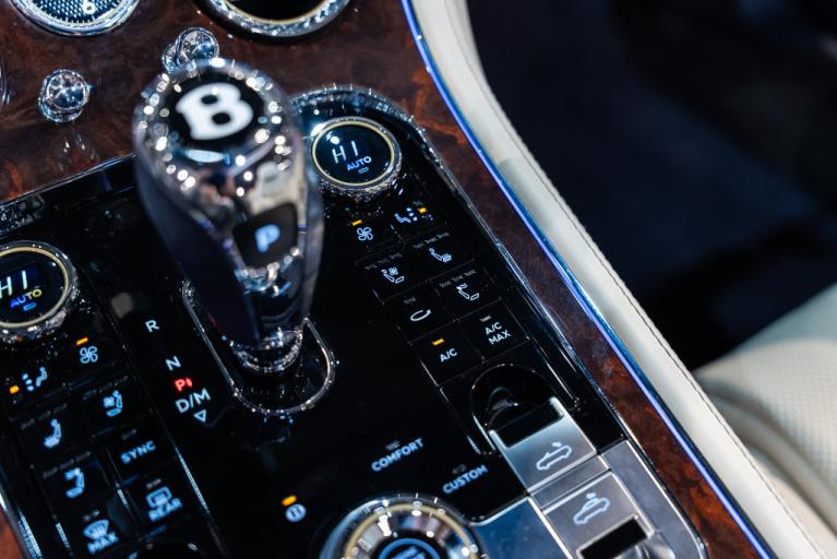 http://www.koenigseggchicago.com/galleria_images/204/204_p34_f.jpg