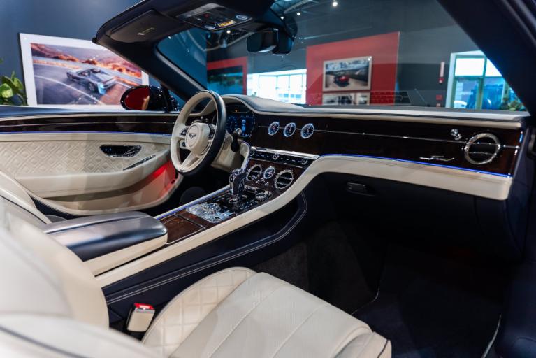 http://www.koenigseggchicago.com/galleria_images/204/204_p39_f.jpg