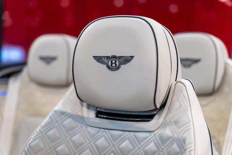 http://www.koenigseggchicago.com/galleria_images/204/204_p3_f.jpg