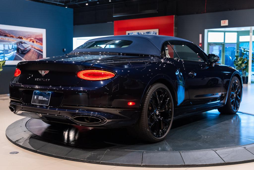http://www.koenigseggchicago.com/galleria_images/204/204_p47_l.jpg