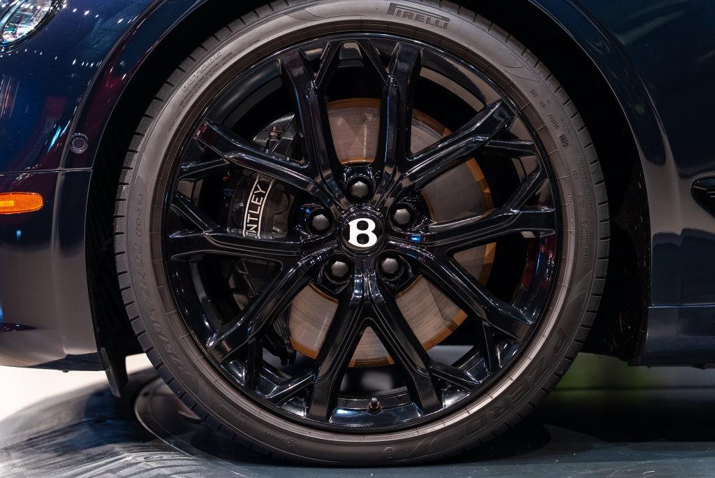 http://www.koenigseggchicago.com/galleria_images/204/204_p6_l.jpg