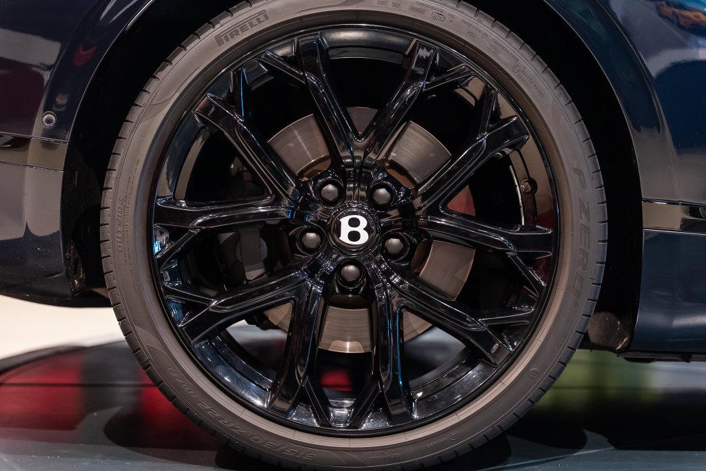 http://www.koenigseggchicago.com/galleria_images/204/204_p8_l.jpg