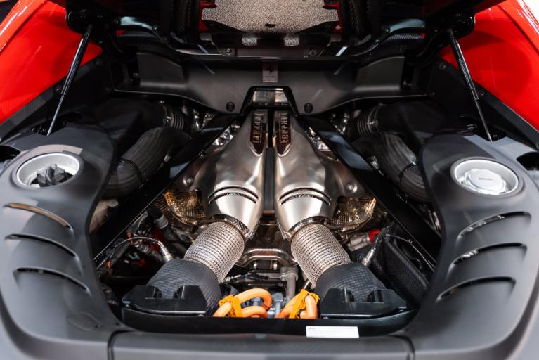 http://www.koenigseggchicago.com/galleria_images/205/205_p22_f.jpg