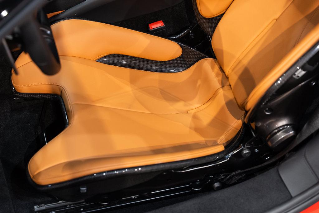 http://www.koenigseggchicago.com/galleria_images/205/205_p27_l.jpg