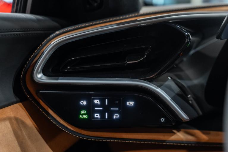 http://www.koenigseggchicago.com/galleria_images/205/205_p36_f.jpg