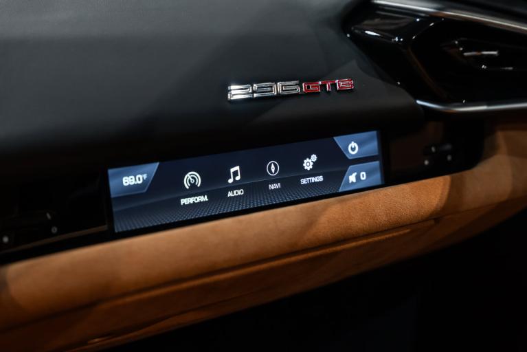http://www.koenigseggchicago.com/galleria_images/205/205_p39_f.jpg
