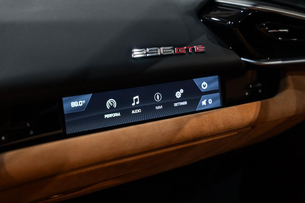 http://www.koenigseggchicago.com/galleria_images/205/205_p39_l.jpg