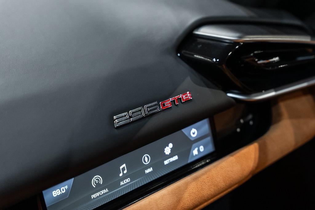 http://www.koenigseggchicago.com/galleria_images/205/205_p40_l.jpg