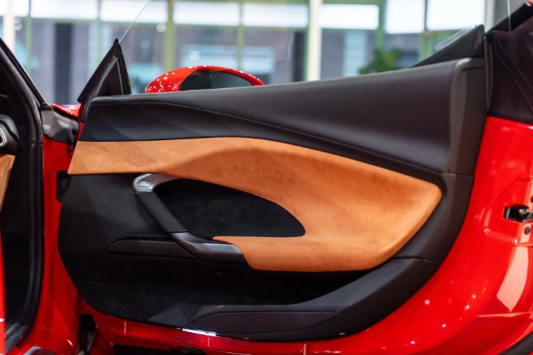 http://www.koenigseggchicago.com/galleria_images/205/205_p44_f.jpg