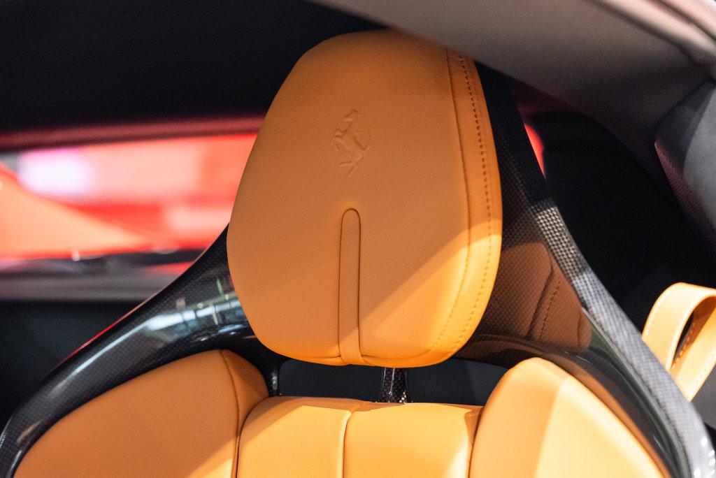 http://www.koenigseggchicago.com/galleria_images/205/205_p6_l.jpg