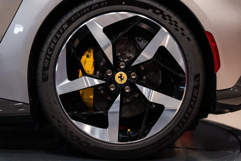http://www.koenigseggchicago.com/galleria_images/206/206_p14_f.jpg