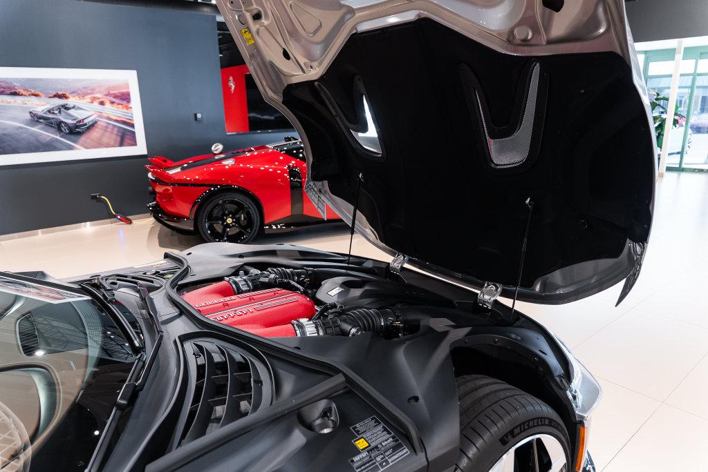 http://www.koenigseggchicago.com/galleria_images/206/206_p26_l.jpg
