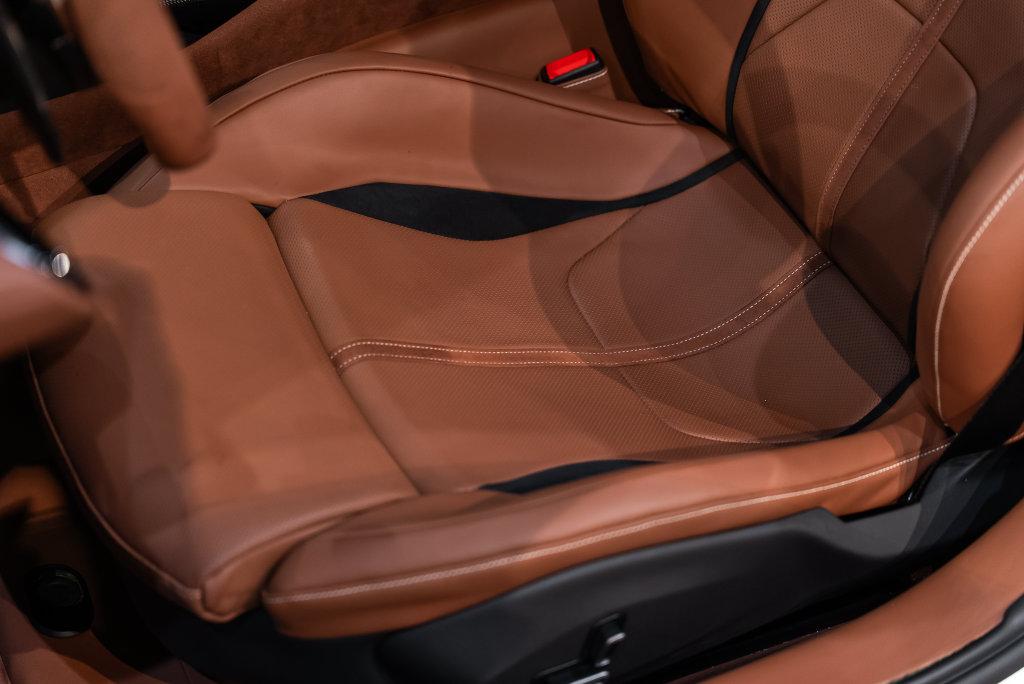 http://www.koenigseggchicago.com/galleria_images/206/206_p29_l.jpg