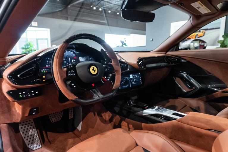 http://www.koenigseggchicago.com/galleria_images/206/206_p30_f.jpg