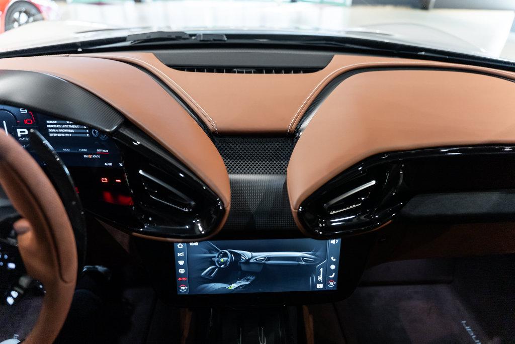 http://www.koenigseggchicago.com/galleria_images/206/206_p40_l.jpg