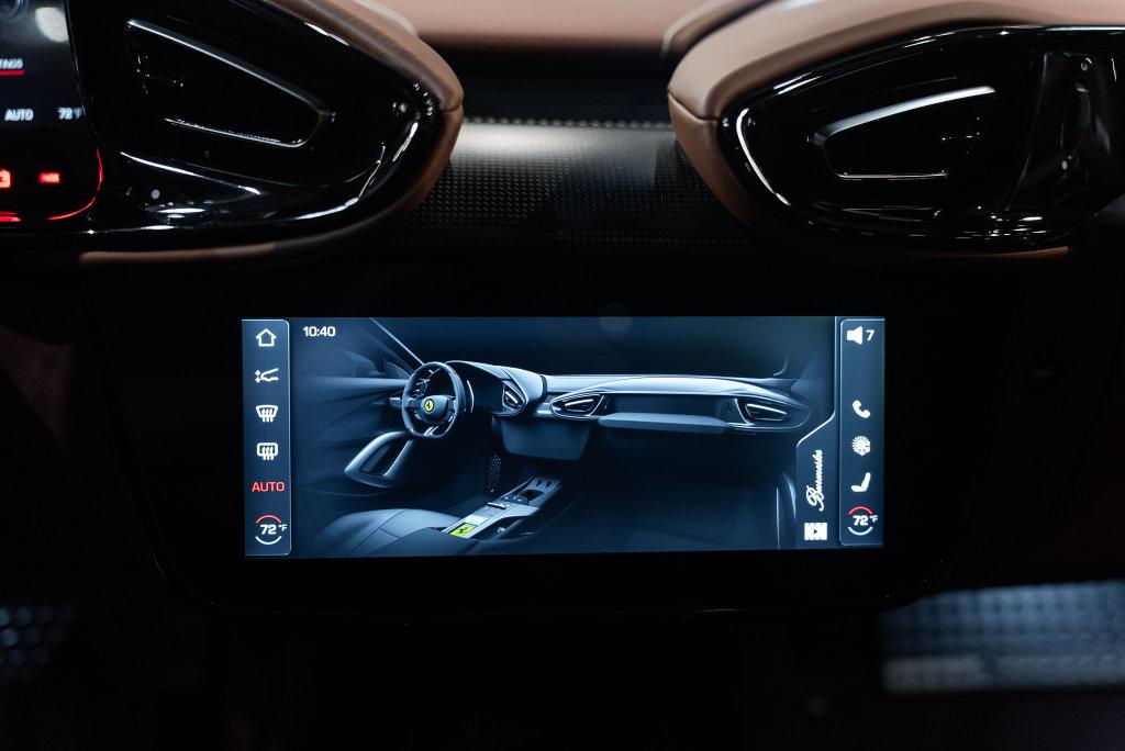http://www.koenigseggchicago.com/galleria_images/206/206_p41_l.jpg